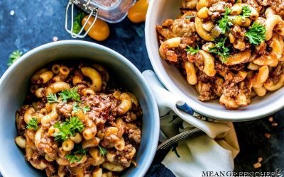 American Chop Suey in 2 bowls garnished with curly parsley.